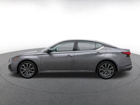 Used 2025 Nissan Altima 2.5 SV FWD image 5