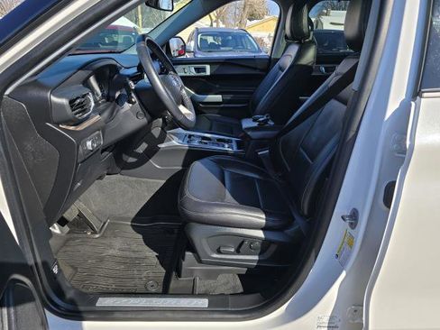 Used 2022 Ford Explorer Limited w/ Equipment Group 301A image 9