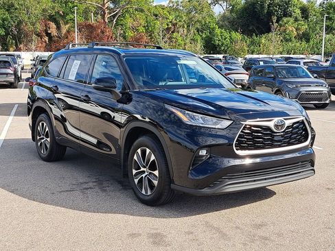 Certified 2020 Toyota Highlander XLE image 2