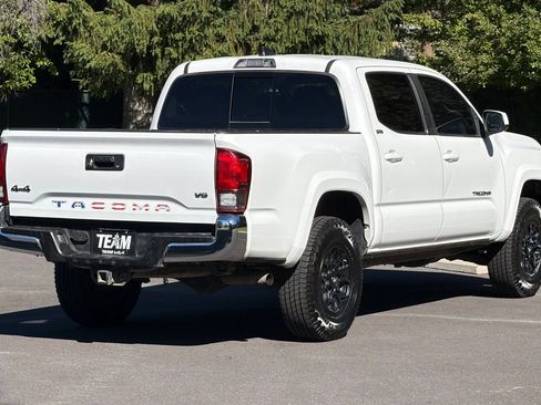 Used 2020 Toyota Tacoma SR5 AWD/4WD image 4