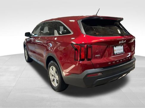 Used 2022 Kia Sorento LX image 8