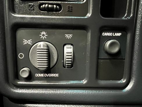 Used 2001 Chevrolet Silverado 2500 LS image 38