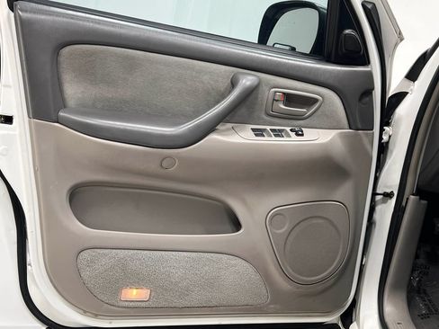 Used 2006 Toyota Sequoia SR5 AWD/4WD image 12