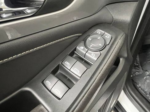 Certified 2023 Chevrolet Traverse LT w/ LT Premium Package AWD/4WD image 20