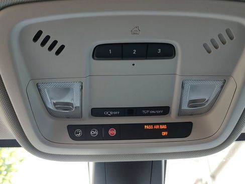 Used 2019 Chevrolet Traverse LT w/ LT Premium Package FWD image 7