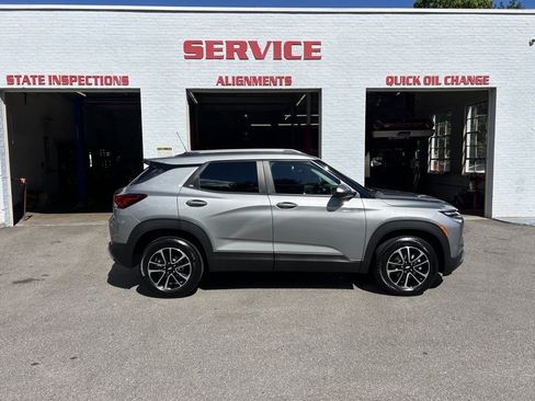 Used 2025 Chevrolet TrailBlazer LT w/ Convenience Package AWD/4WD image 1