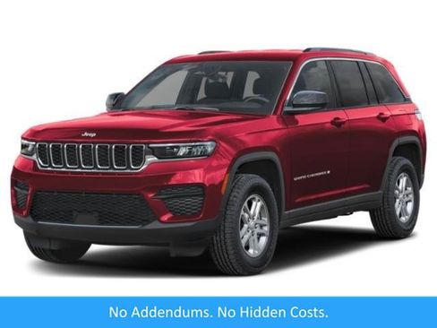 Used 2025 Jeep Grand Cherokee Altitude RWD image 1
