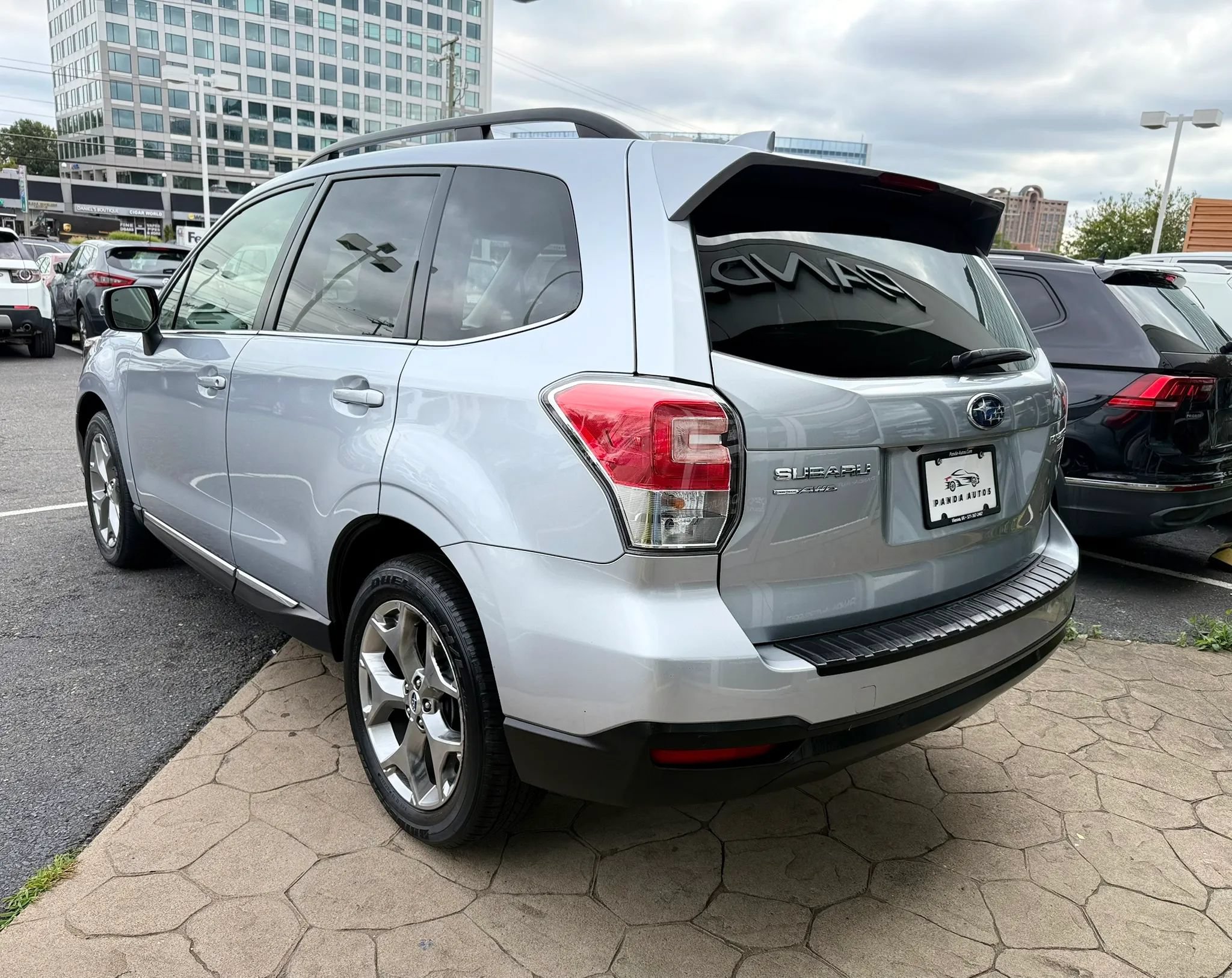 Used 2017 Subaru Forester 2.5i Touring AWD/4WD image 5