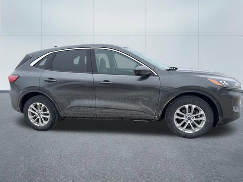 Used 2020 Ford Escape SE image 2