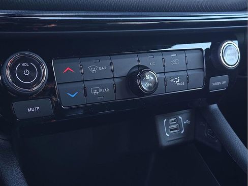 New 2026 Jeep Compass Latitude image 14