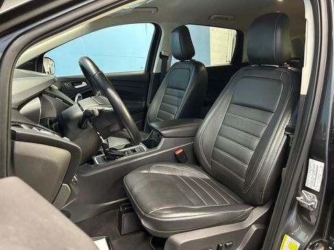 Used 2019 Ford Escape Titanium image 17