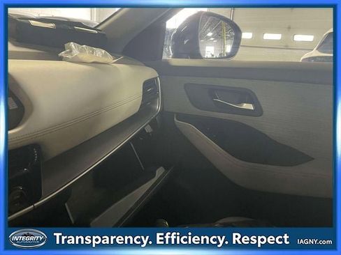 Certified 2021 Nissan Rogue SV image 34