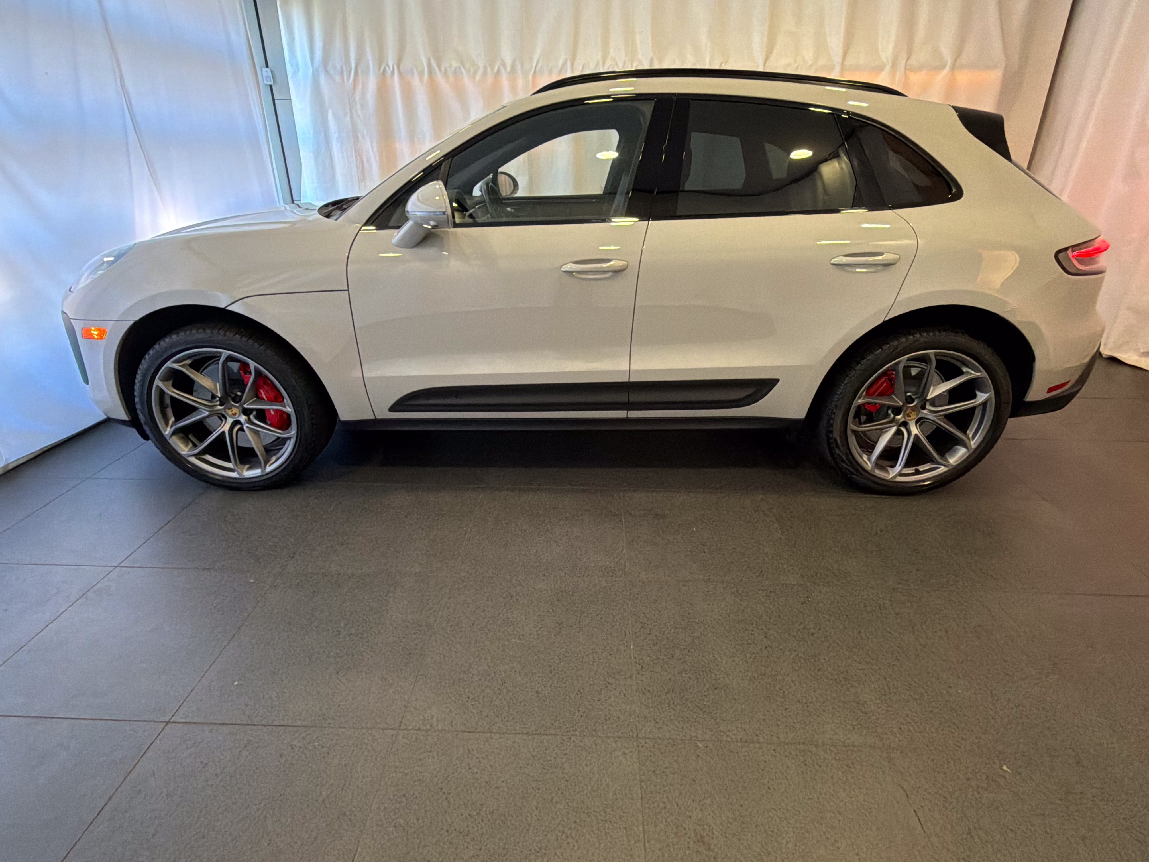 Certified 2024 Porsche Macan GTS AWD/4WD image 2