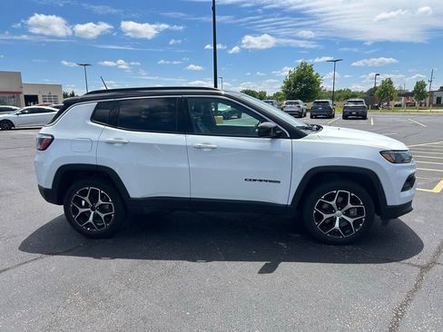 Used 2024 Jeep Compass Limited AWD/4WD image 8