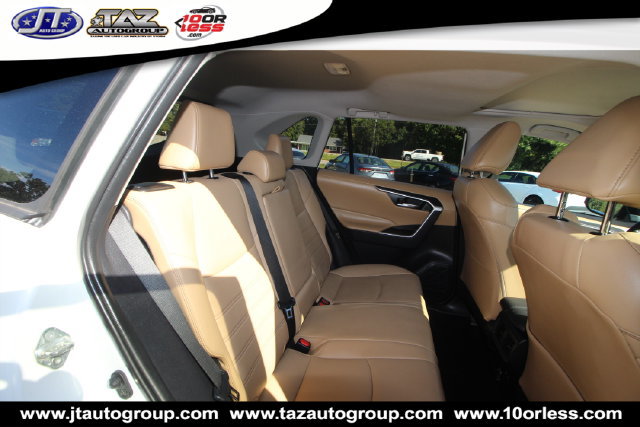 Used 2020 Toyota RAV4 XLE Premium FWD image 15