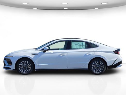 New 2025 Hyundai Sonata Limited image 9