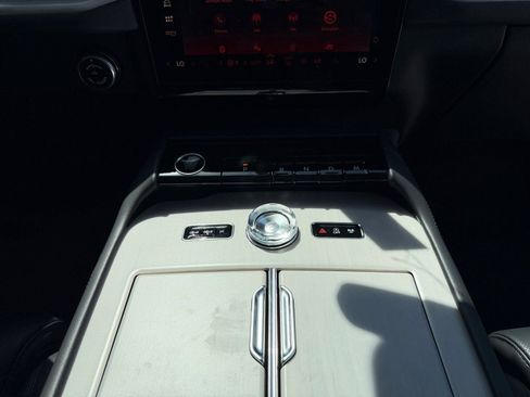 New 2026 Lincoln Navigator Reserve AWD/4WD image 11