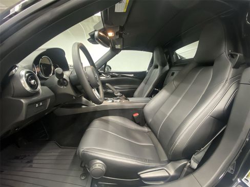 Used 2023 MAZDA MX-5 Miata Grand Touring RWD image 17
