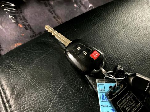 Used 2019 Toyota Tundra Limited w/ Limited Premium Package image 15