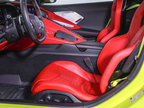 Used 2021 Chevrolet Corvette Stingray w/ Z51 Performance Package image 25