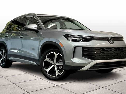 New 2026 Volkswagen Tiguan SE image 2