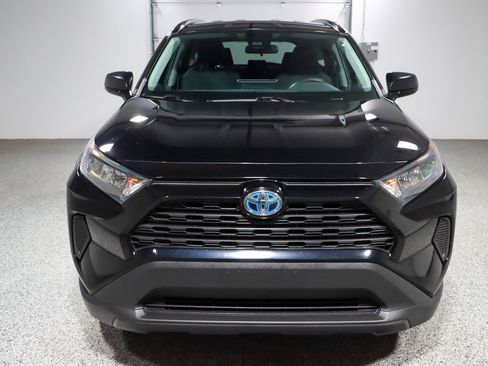Used 2022 Toyota RAV4 LE AWD/4WD image 4
