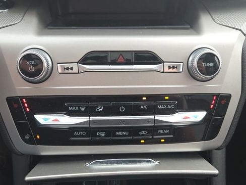 Used 2023 Ford Explorer XLT w/ Equipment Group 202A image 33