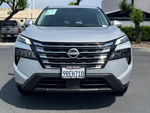 Used 2025 Nissan Rogue SV image 4