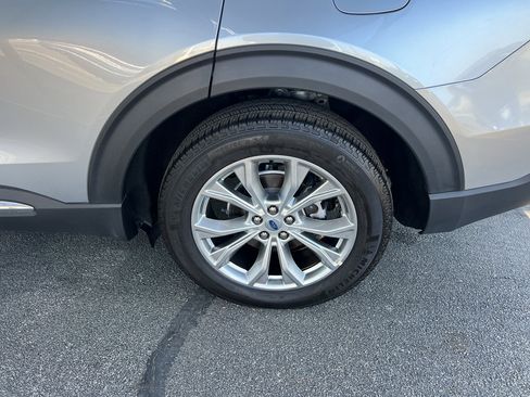 Used 2024 Ford Explorer Limited image 8