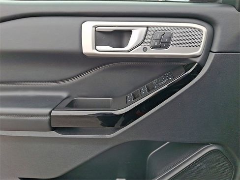 Certified 2023 Ford Explorer Platinum w/ Equipment Group 601A image 13