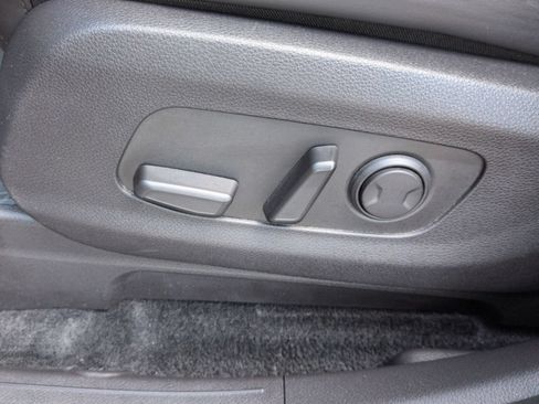 Certified 2024 Kia Carnival LX FWD image 20
