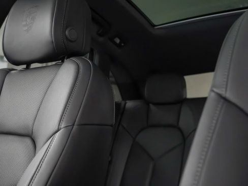 Certified 2026 Porsche Macan S AWD/4WD image 36