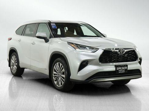 Used 2025 Toyota Highlander Platinum AWD/4WD image 7