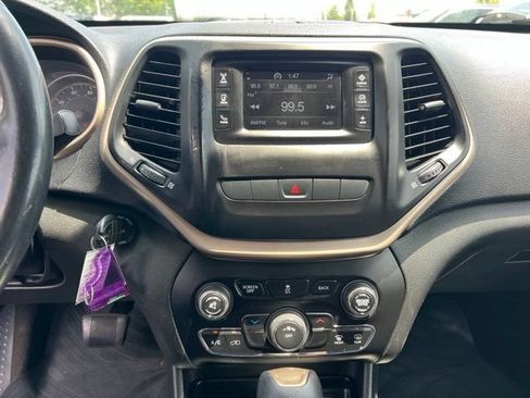 Used 2014 Jeep Cherokee Latitude AWD/4WD image 16