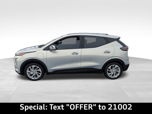 Used 2023 Chevrolet Bolt EUV LT image 7