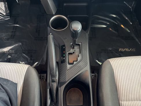 Used 2013 Toyota RAV4 LE image 13