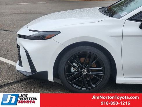 Used 2025 Toyota Camry SE image 8