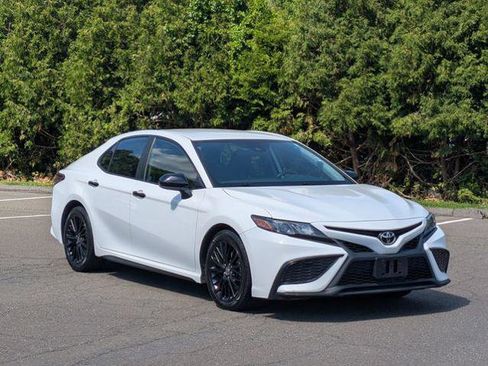 Used 2021 Toyota Camry SE AWD/4WD image 1