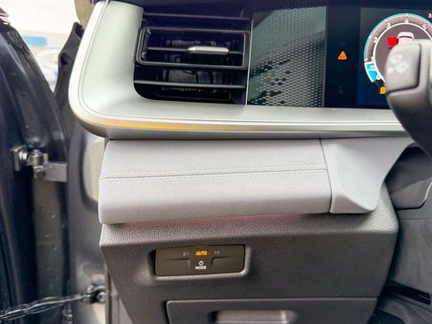 New 2026 Volkswagen Tiguan SE image 18