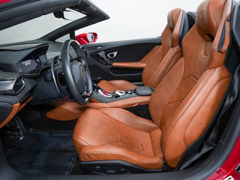 Used 2021 Lamborghini Huracan EVO image 34