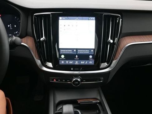 Used 2025 Volvo S60 B5 Plus FWD image 13