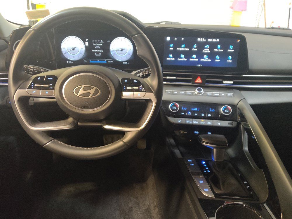 Used 2025 Hyundai Elantra SEL FWD image 22