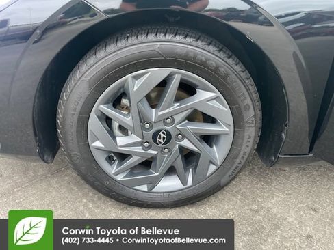 Used 2024 Hyundai Elantra SEL FWD image 25