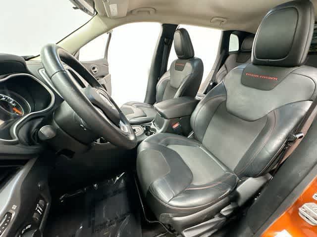 Used 2016 Jeep Cherokee Trailhawk AWD/4WD image 16