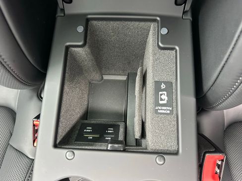 Used 2026 Porsche Macan Turbo image 29