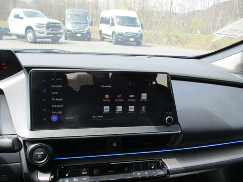 Used 2024 Toyota Prius XLE AWD/4WD image 17