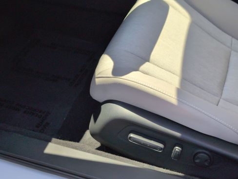 Used 2023 Honda Accord EX image 17