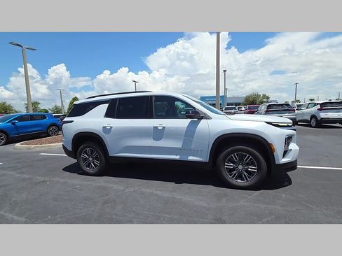 New 2026 Chevrolet Traverse LT w/ Driver Confidence Package AWD/4WD image 16