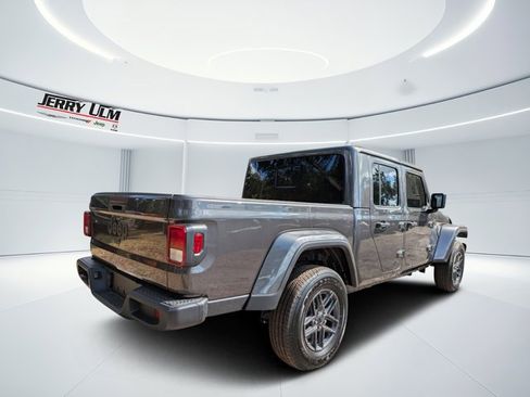 New 2025 Jeep Gladiator Sport image 3