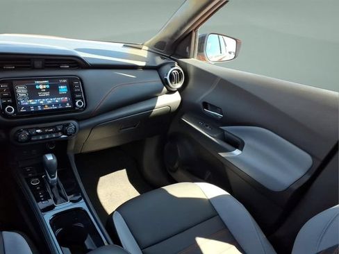 Used 2023 Nissan Kicks SR w/ SR Premium Package FWD image 17